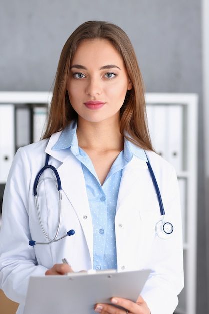 Dr. Ayesha Khan Cardiologist